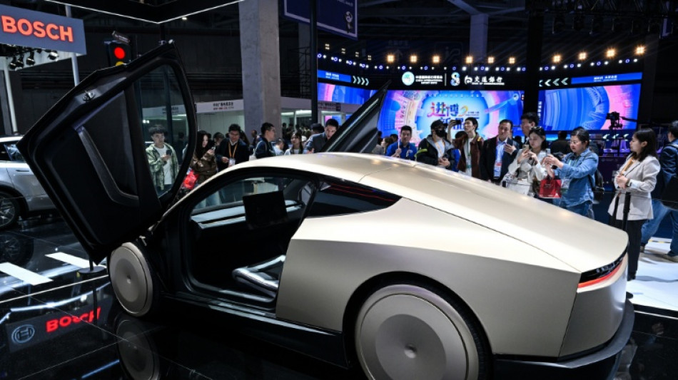 Tesla a commenc&eacute; la production de son robotaxi "Cybercab", selon Musk