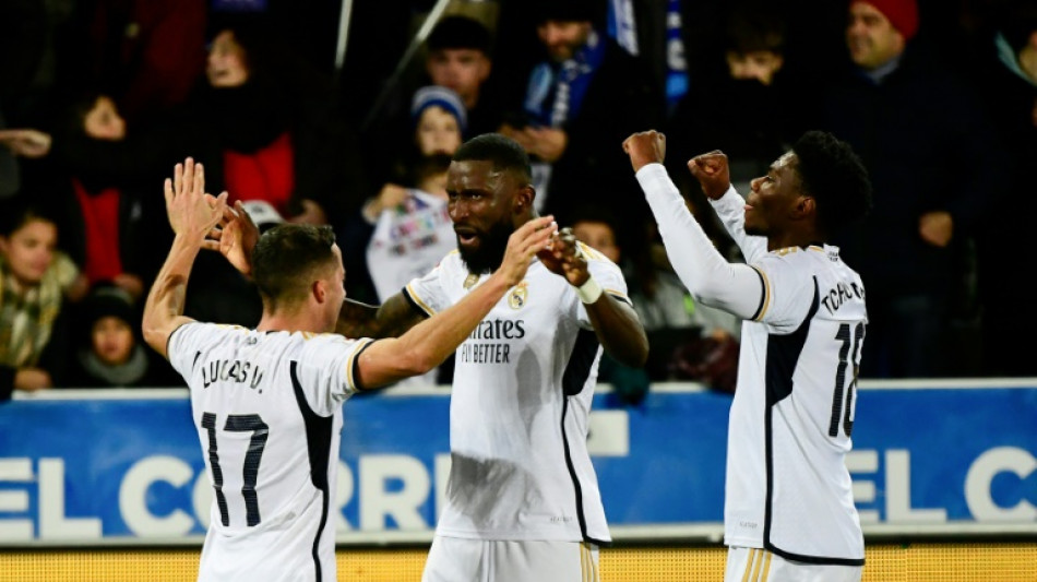 Com um a menos, Real Madrid bate Alav&eacute;s nos acr&eacute;scimos (1-0) e assume lideran&ccedil;a da Laliga