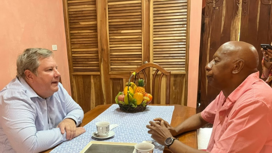 Representante de EEUU en Cuba multiplica visitas a disidentes e irrita al gobierno