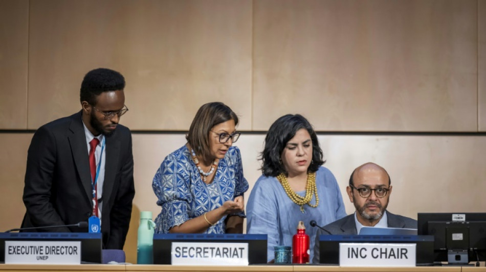 Negociações sobre tratado mundial contra poluição por plásticos fracassam e terminam sem acordo