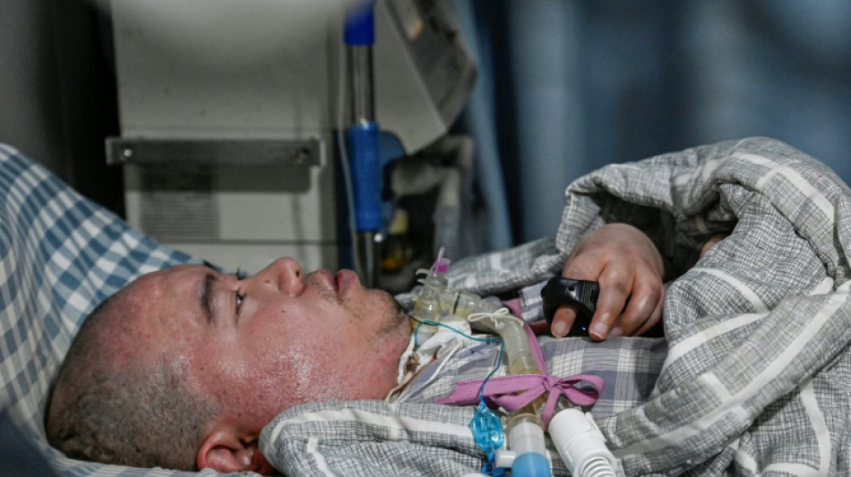 Chinese quadriplegic runs farm with just one finger