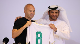 Iniesta assina com Emirates FC, dos Emirados &Aacute;rabes Unidos