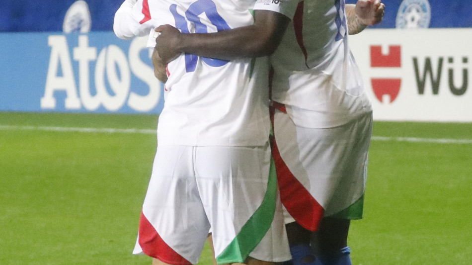 Calcio: Kean rassicura, 'torner&ograve; molto presto, forza azzurri'