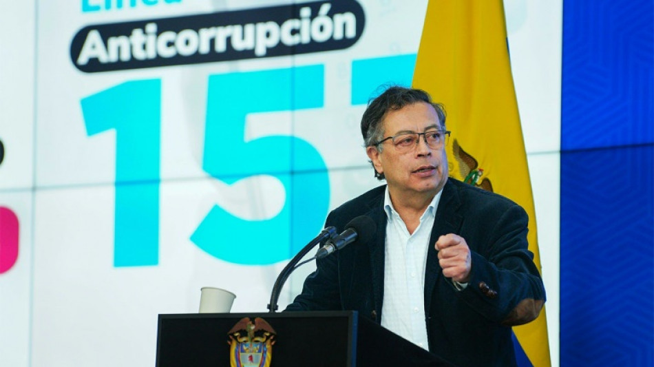 Col&ocirc;mbia impede entrada de avi&otilde;es americanos com migrantes deportados e exige tratamento 'digno'