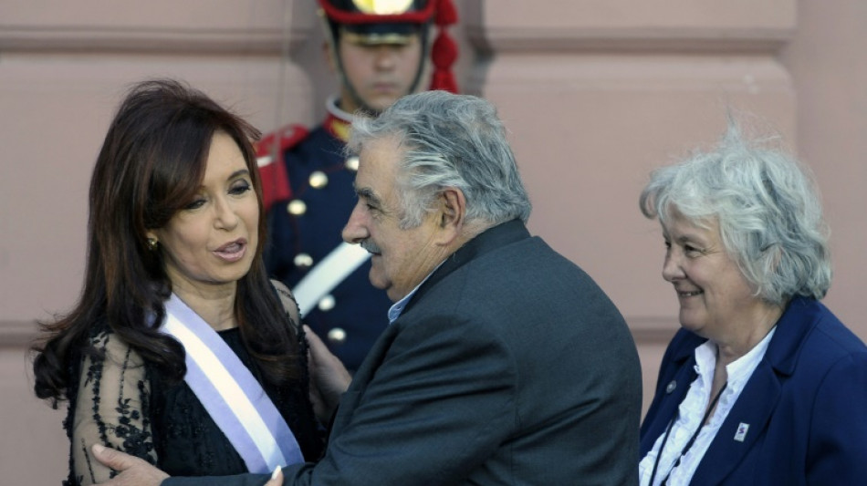 Cristina Kirchner visit&oacute; a su "viejo amigo" Pepe Mujica en Uruguay
