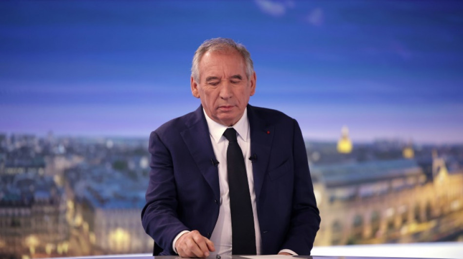 Bayrou promet son gouvernement "avant No&euml;l" et remet les retraites sur la table, sans convaincre la gauche
