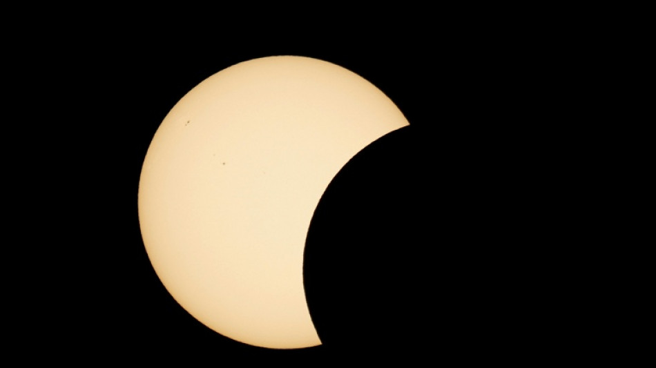 Un eclipse solar regala a millones de europeos una fugaz noche en pleno atardecer