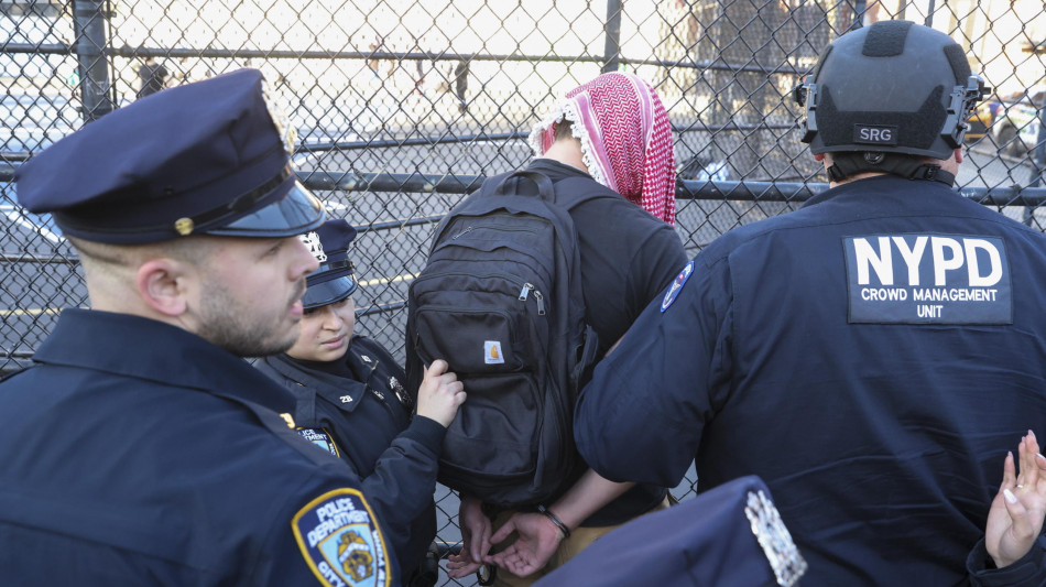 Columbia University chiama polizia per sit-in pro-Gaza, arresti