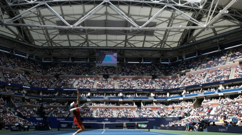 Sinner, Swiatek romp through at US Open