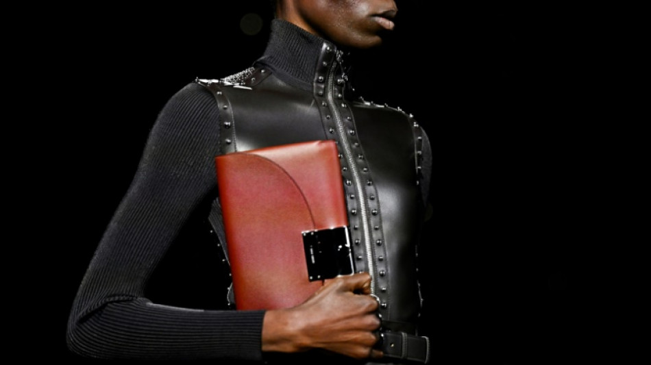 La mujer Herm&egrave;s desaf&iacute;a todos los elementos