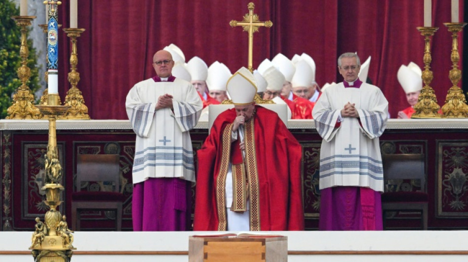 Trauerfeier f&uuml;r verstorbenen fr&uuml;heren Papst Benedikt XVI. begonnen
