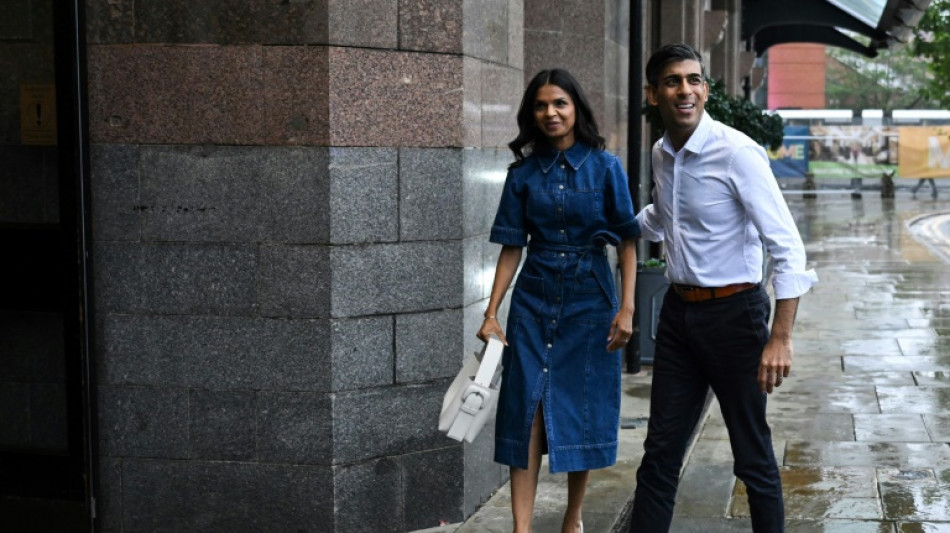 Conservadores brit&acirc;nicos se re&uacute;nem com esperan&ccedil;a de continuar no poder