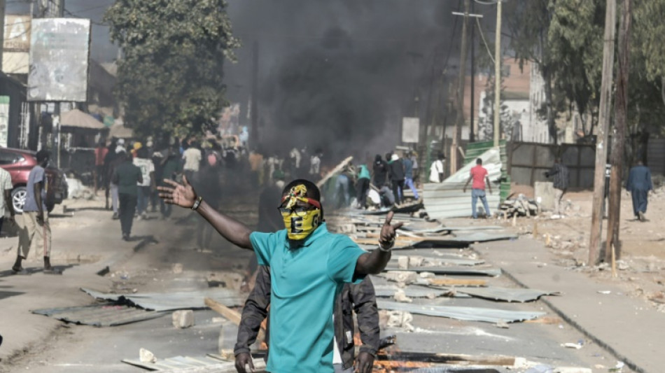 Adiamento de elei&ccedil;&otilde;es gera dist&uacute;rbios e pris&otilde;es no Senegal