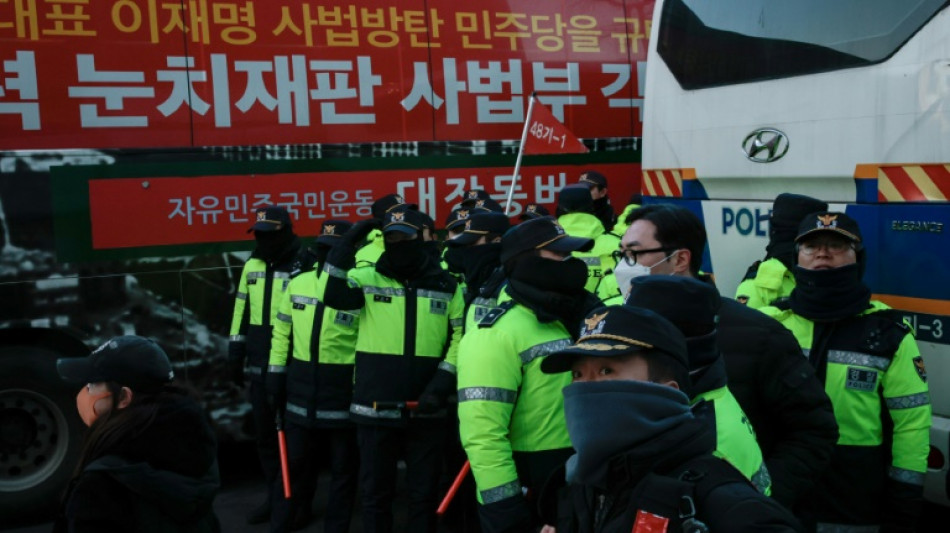 Presidente sul-coreano &eacute; preso por declarar lei marcial