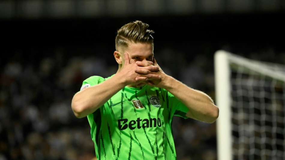 Sporting e Benfica goleiam e seguem empatados no topo da tabela