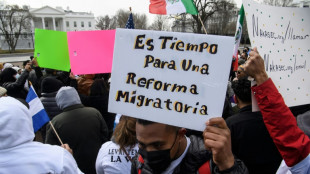 Migrantes dejan de trabajar y piden "&iexcl;Ciudadan&iacute;a, ahora!" en Estados Unidos
