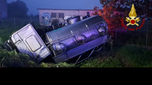 Scontro tra un autocarro e una macchina a Modena, tre morti