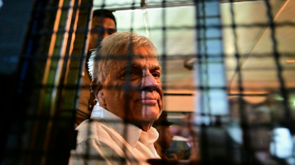 Ex-presidente do Sri Lanka é internado em UTI após ser preso