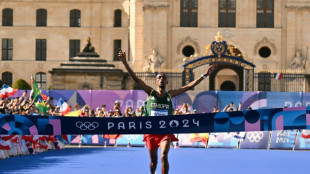 El et&iacute;ope Tola gana el marat&oacute;n ol&iacute;mpico y el Brasil de Marta es de plata