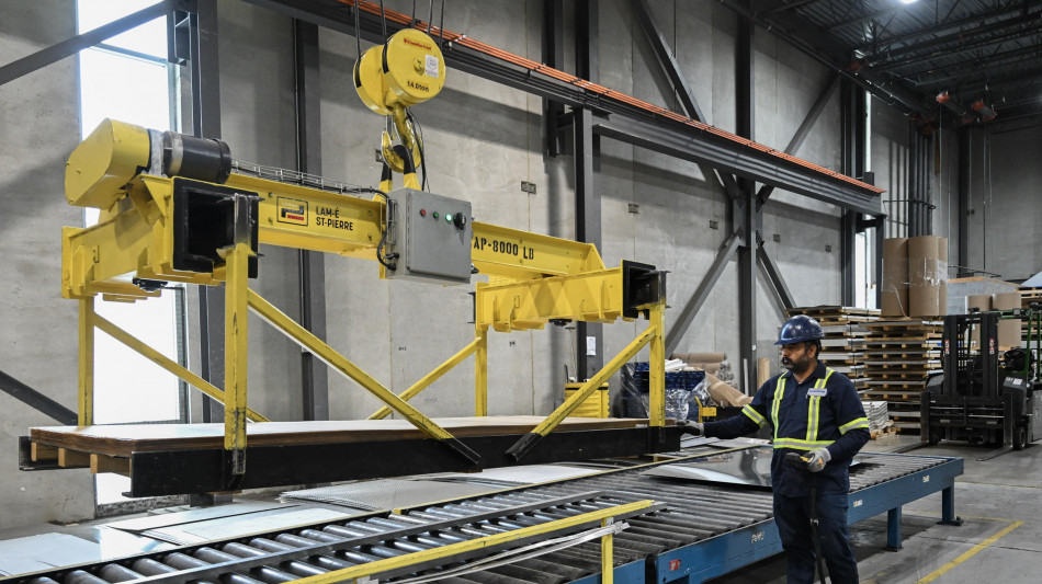 Lavoro perde centralit&agrave; per met&agrave; italiani, 54% vuole aumento