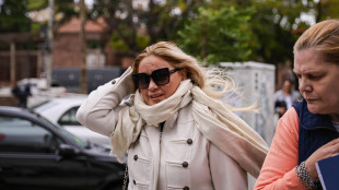 L'ex moglie di Maradona, 'i medici lo avevano sequestrato'