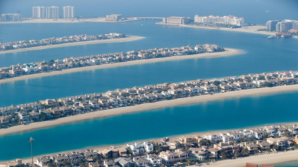 Testimoni, esplosioni sull'isola artificiale Palm a Dubai