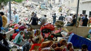 Desabamento de edifício no sul do Paquistão deixa 27 mortos