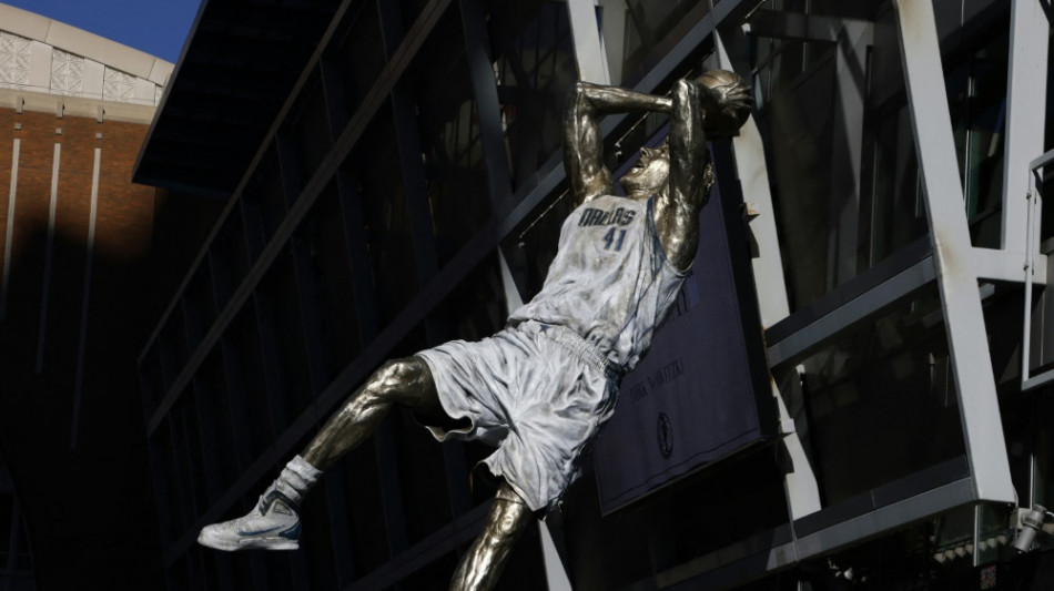 Nowitzki-Statue in Dallas enth&uuml;llt: "Super emotional"