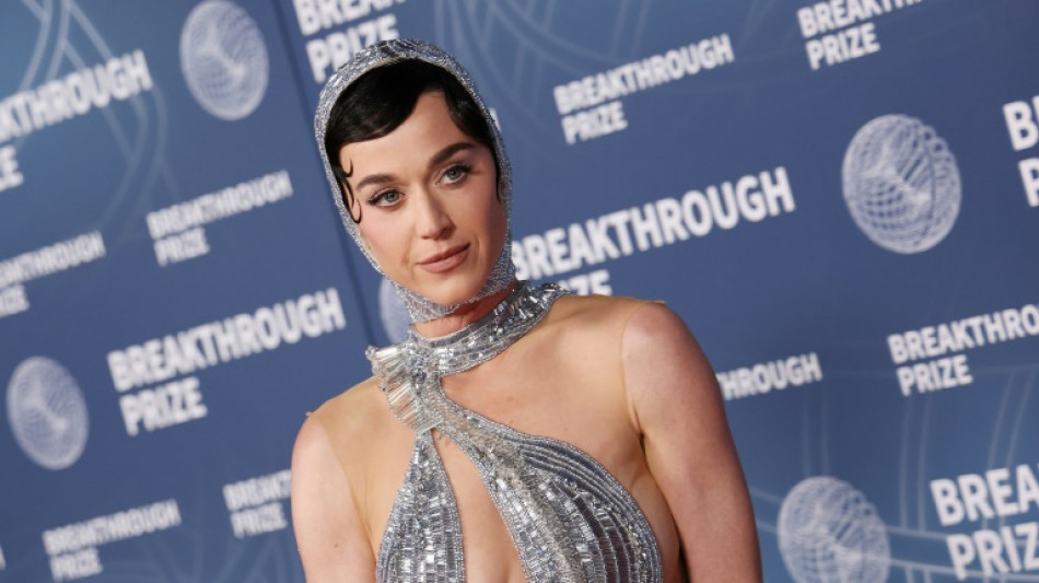 Katy Perry fliegt mit reinem Frauenteam ins All