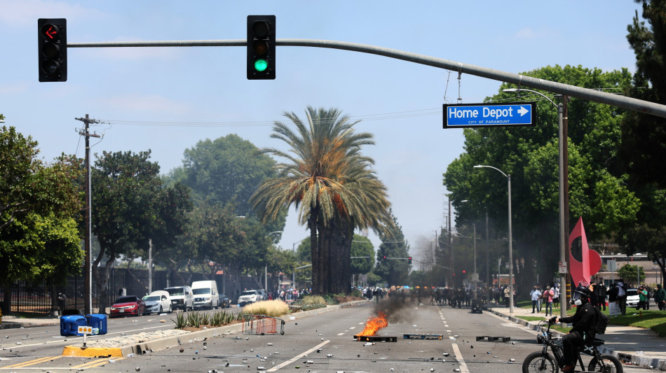 Capo immigrazione invia Guardia Nazionale a Los Angeles