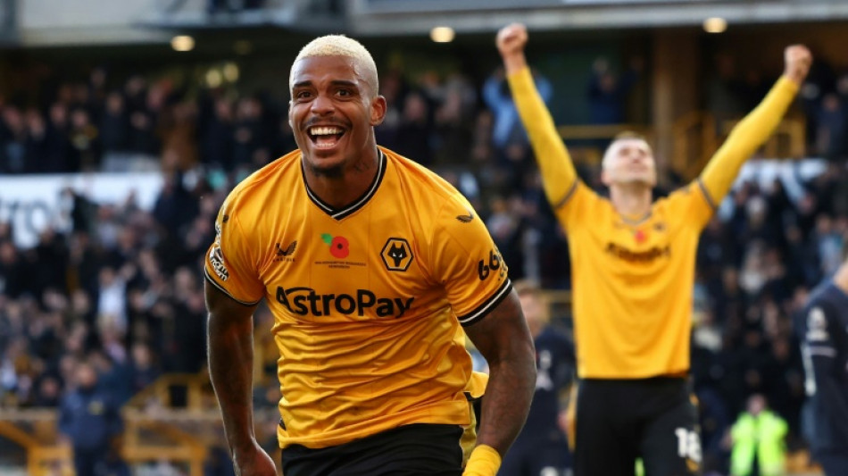 Tottenham leva virada do Wolverhampton e perde 2&ordf; seguida no Ingl&ecirc;s