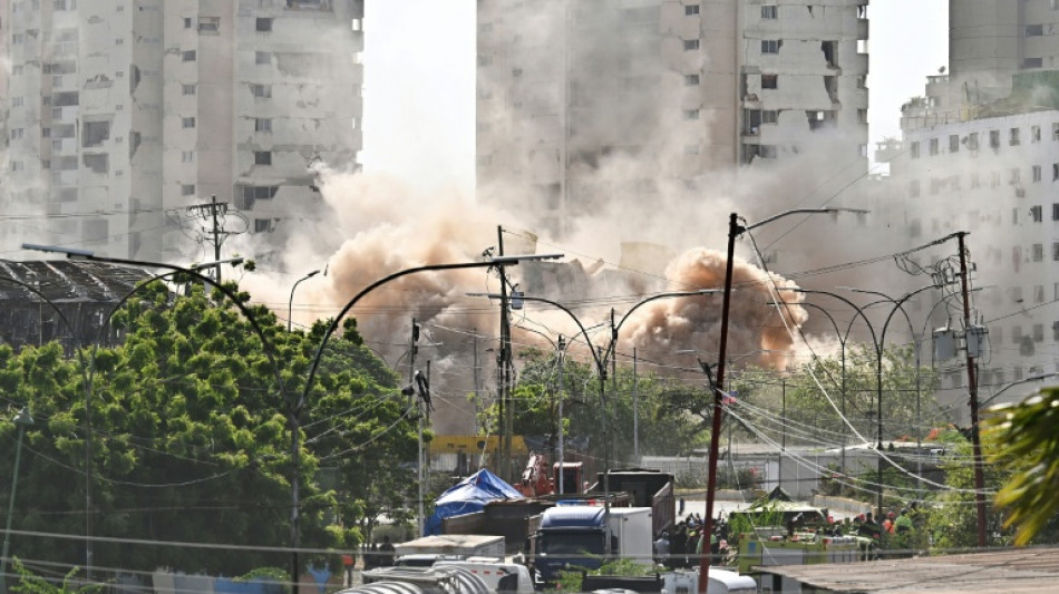 Reanudan la recuperaci&oacute;n de cuerpos en un edificio dinamitado tras los terremotos en Venezuela