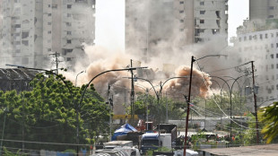 Reanudan la recuperaci&oacute;n de cuerpos en un edificio dinamitado tras los terremotos en Venezuela