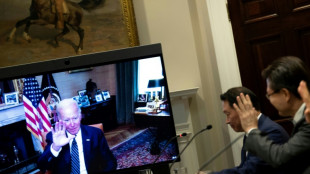 Biden, confront&eacute; aux affres de l'isolation Covid, peut enfin refaire du sport
