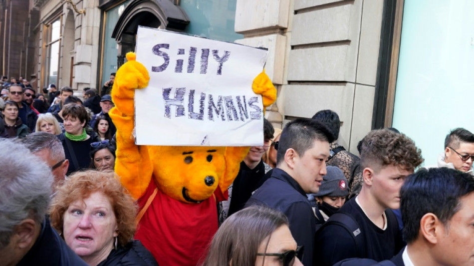 'Ursinho Pooh' ensina crian&ccedil;as a se protegerem de tiroteios nos EUA