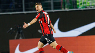 Doppelpacker Paulinho rettet Bayer sp&auml;t: Wichtiger Sieg im Kampf um die Champions-League in Wolfsburg