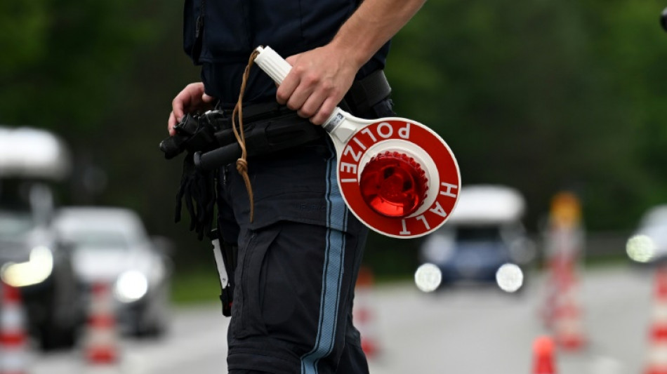 Mann f&auml;hrt mit Tempo 30 in Schlangenlinien &uuml;ber Autobahn in Schleswig-Holstein