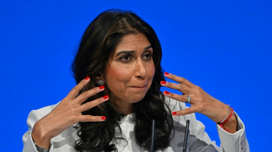 Ministra do Interior brit&acirc;nica mant&eacute;m seu discurso de controle rigoroso da imigra&ccedil;&atilde;o