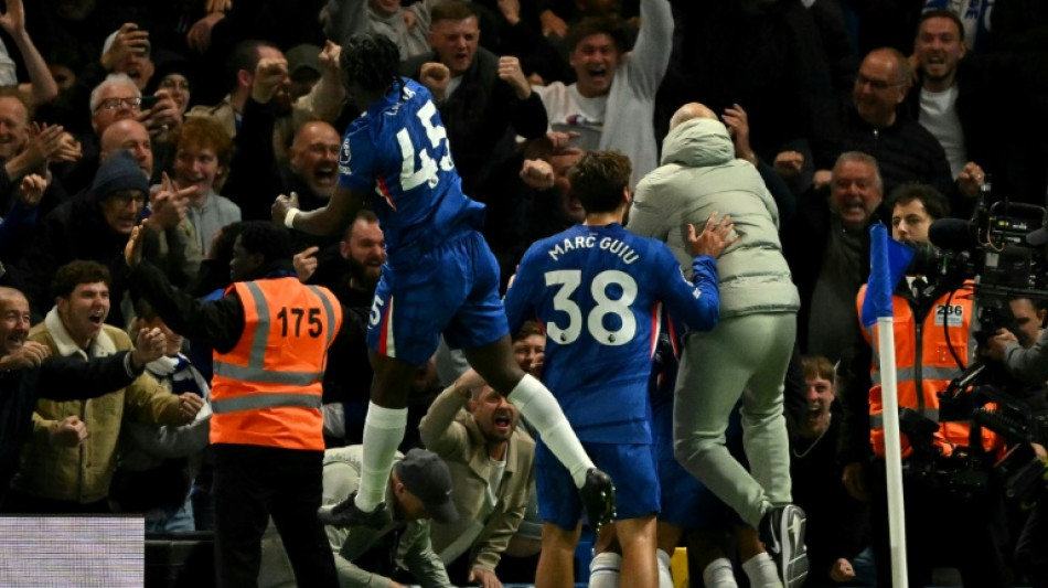 Chelsea vence Liverpool (2-1) com gol de Est&ecirc;v&atilde;o nos acr&eacute;scimos; Arsenal &eacute; o novo l&iacute;der