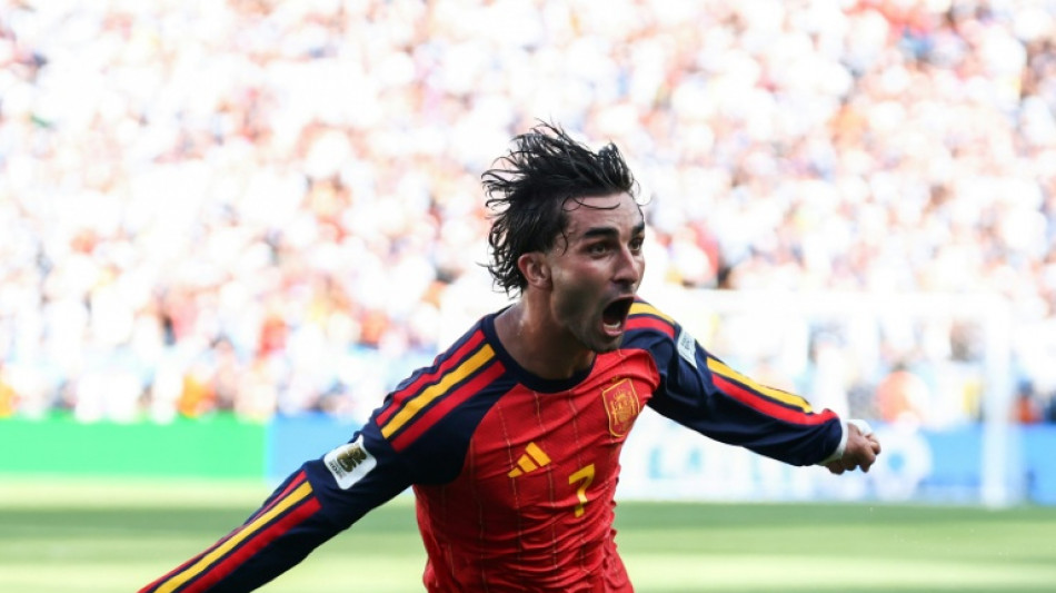Barcelona agree to sell Torres to PSG: media