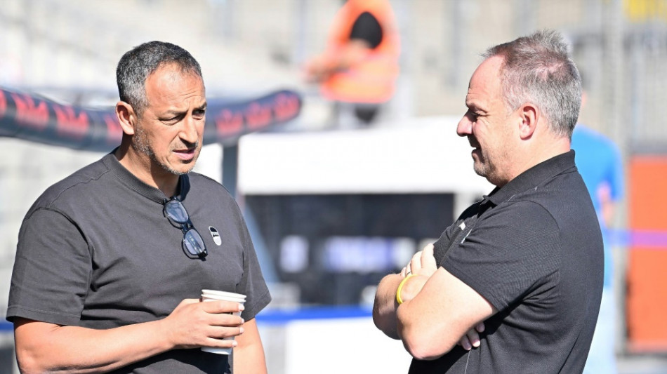 F&uuml;rth feuert Trainer Zorniger und Manager Azzouzi