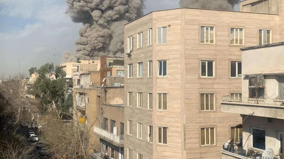 Nuovi attacchi da Usa e Israele su Teheran