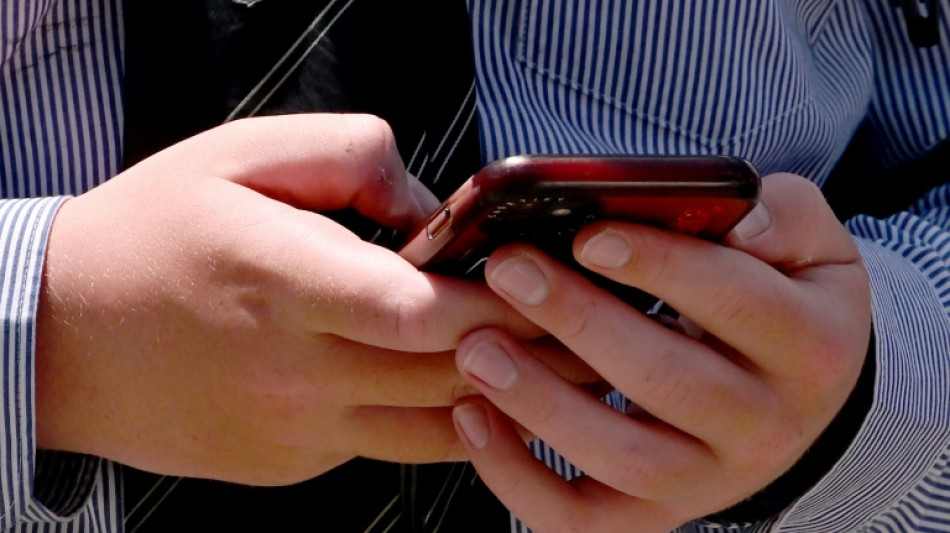 Nouvelle-Z&eacute;lande: le Premier ministre veut interdire les r&eacute;seaux sociaux aux moins de 16 ans