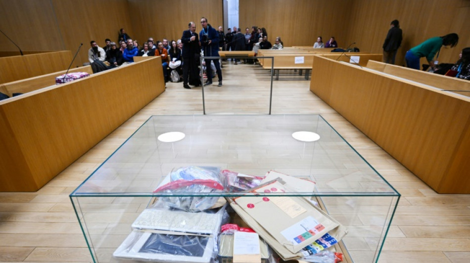 Justiça francesa condena a 30 anos de prisão mãe acusada de intoxicar filhas