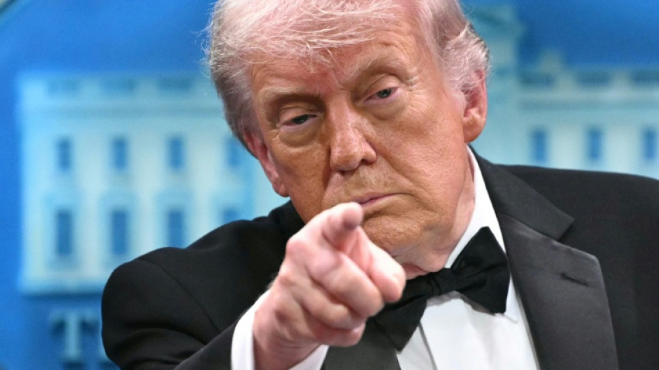 Trump anuncia aumento de tarifas para carros e caminh&otilde;es da UE a 25%