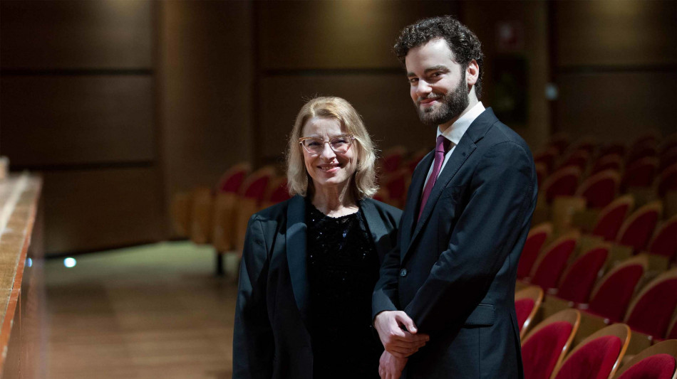 Tjeknavorian fa il bis, sar&agrave; guida della Sinfonica di Milano fino al 2029