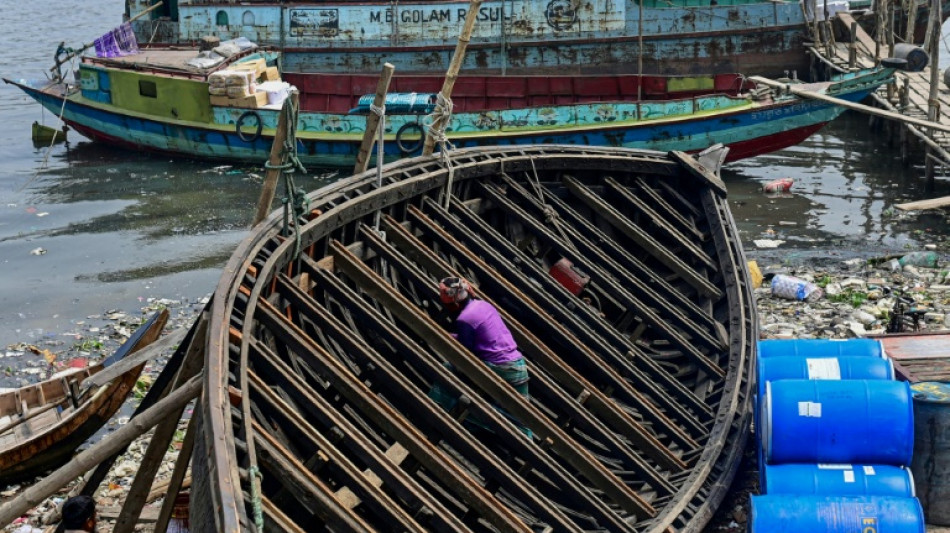 Al menos 24 muertos en Banglad&eacute;s tras naufragio o