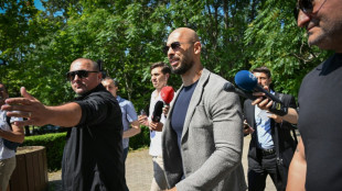 Rom&ecirc;nia suspende pris&atilde;o domiciliar do 'influenciador' Andrew Tate