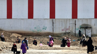 Des familles palestiniennes fuient un raid isra&eacute;lien &agrave; Nour Chams en Cisjordanie