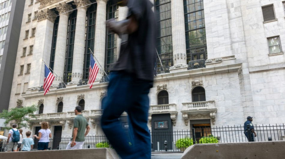 European, US stocks finish week on positive note